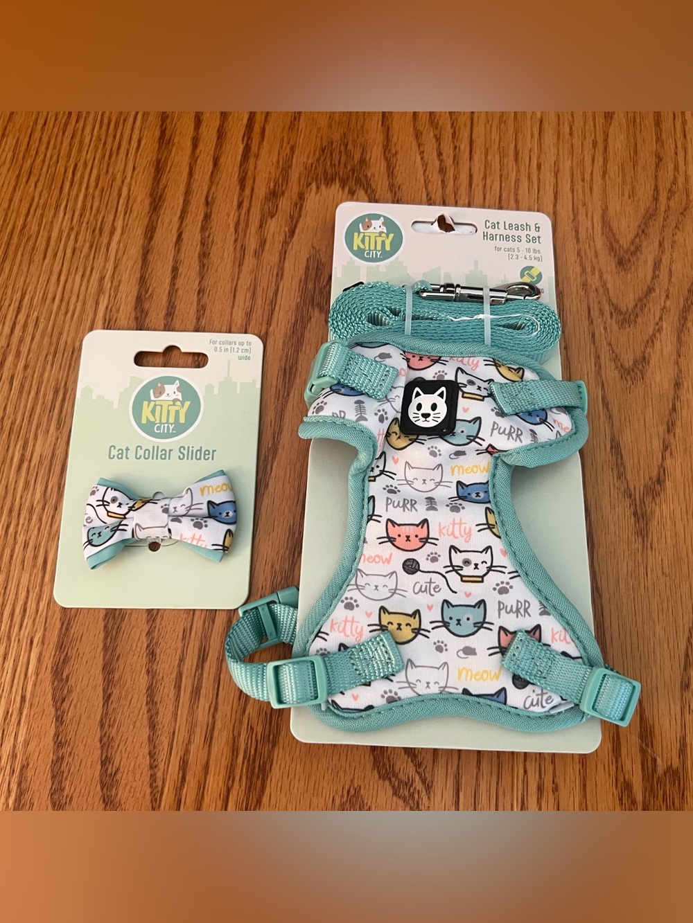Kitty City Cat White with Green Trim & Cats Leash, Harness & Collar Slide